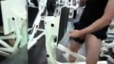 masturbandose en el gym